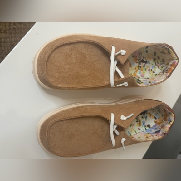 Corky’s Kayak2 slip on  shoes NWOT - Picture 2 of 4